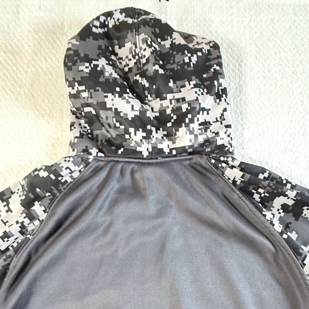 Iowa Hawkeyes Hoodie Mens Large Colosseum Digital Camo Gray NCAA Performance